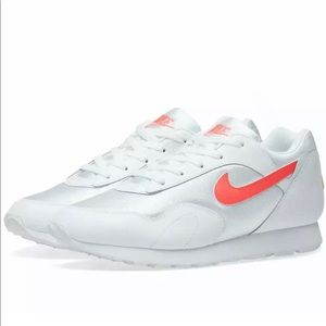Never been worn new Nike Outburst size 8